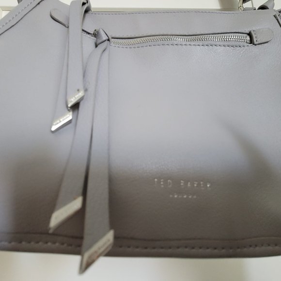 Ted Baker sales_ heatherr curved leather crossbody bag_  light grey - Picture 5 of 6